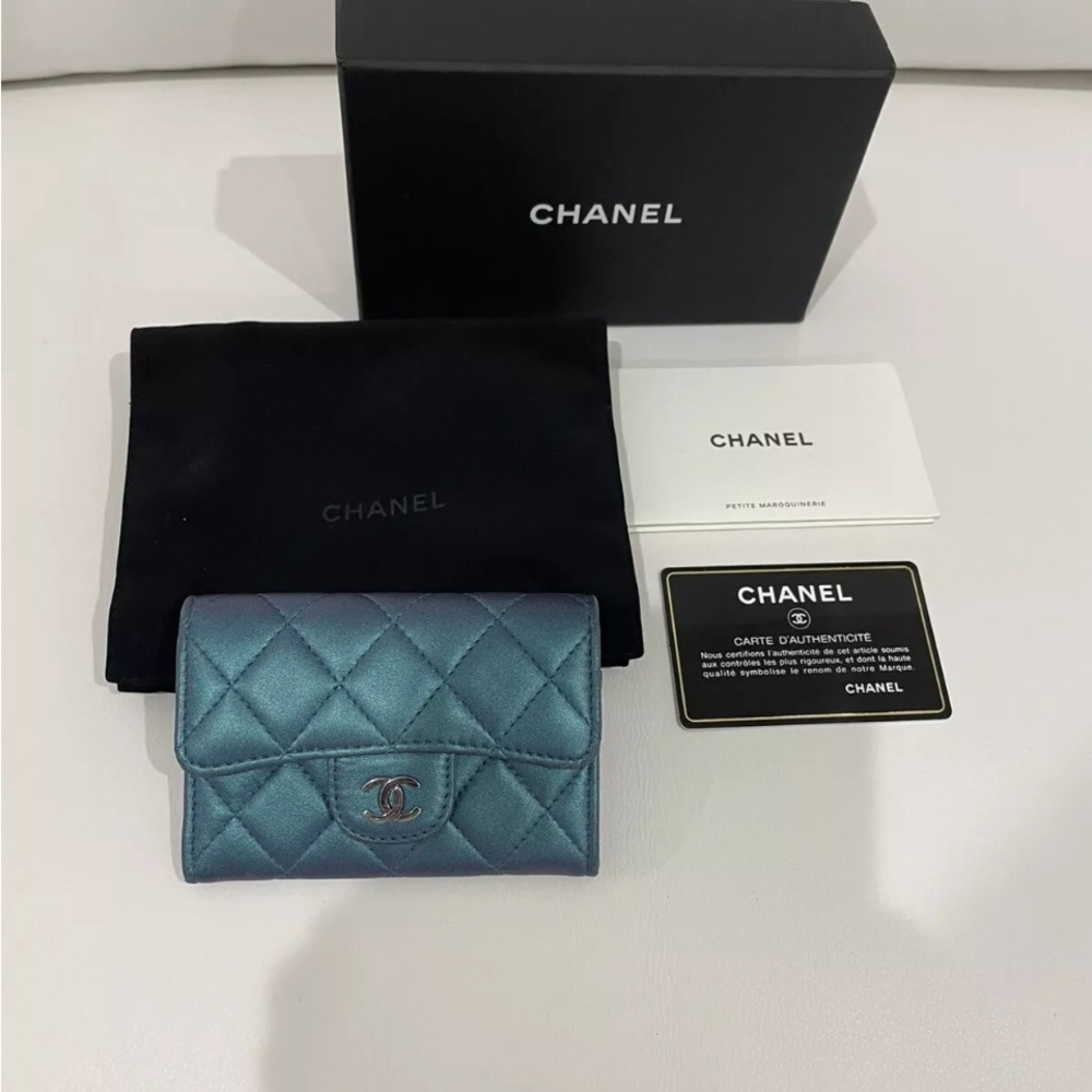 ❌SOLD❌ Iridescent Lambskin Quilted Small Compact Wallet Turquoise/Lavender Tones - Picture 9 of 10